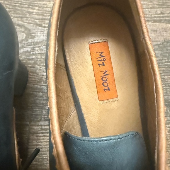 Miz Mooz NWOT size 9M  Blue and Tan Heels very preppy, Victorian, never worn - Picture 3 of 14